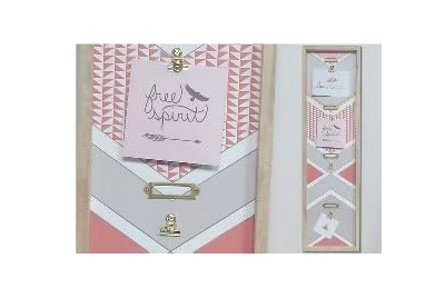 Cadre Décoratif avec 4 Clips, Style Coachella, 71 x 20 cm, Rose et Gris